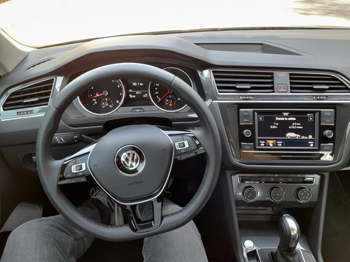 Imagen 12 de 15 de Volkswagen Tiguan 2020 1.4 Trendline Plus At