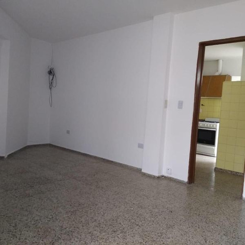 Imagen 2 de 9 de Vendo Casa 2dorm C/garage En Misiones 742 Barrio Observatorio