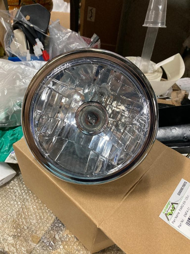 Imagen 4 de 8 de Faro De Suzuki En 125cc Marca Awa