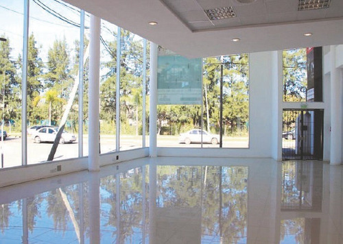 Imagen 10 de 13 de Lencke Vende - Con Renta En Dolares, Excelente Local A 200 Mts De Nordelta