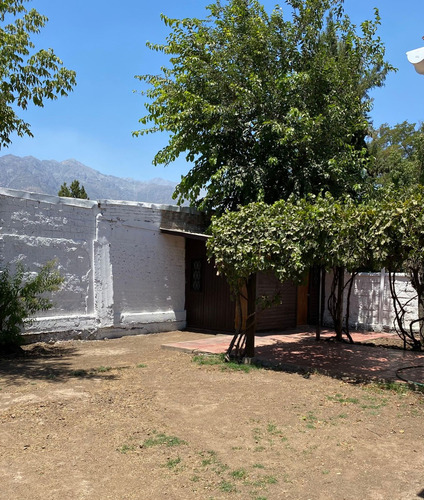 Casa Recien Remodelada En Una Tranquila Calle De La Reina