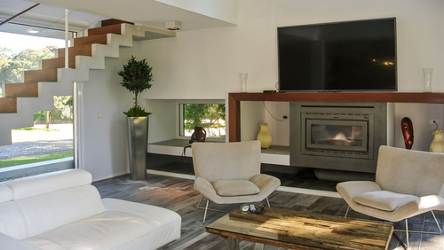 Casa De Tres Dormitorios En Venta- Solanas Punta Del Este (ref: Atm-6450)