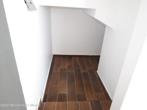 Imagen 4 de 14 de Lomas De Juriquilla Casa En Venta De Tres Niveles Y 222 Mts2! Qh