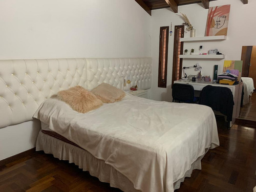 Casa En Venta De Cuatro Dormitorios En Alejandro Centeno, Zona Norte
