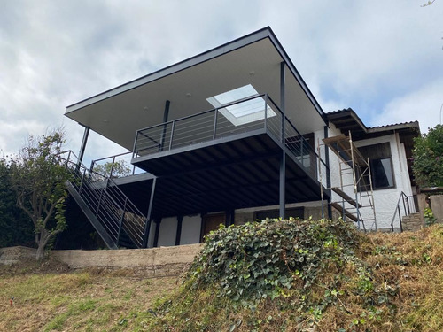 Amplia Casa Recien Remodelada Con Hermosa Vista