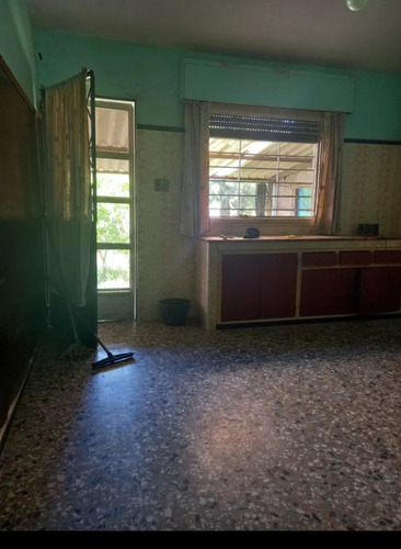 Vende Preciosa Casa 2 Dorm, Amplio Terreno Y Local Comercial