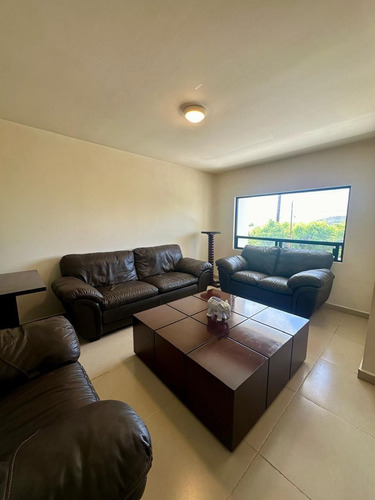 Casa En Venta En Tejeda Corregidora, 4 Habitaciones Y Jardín