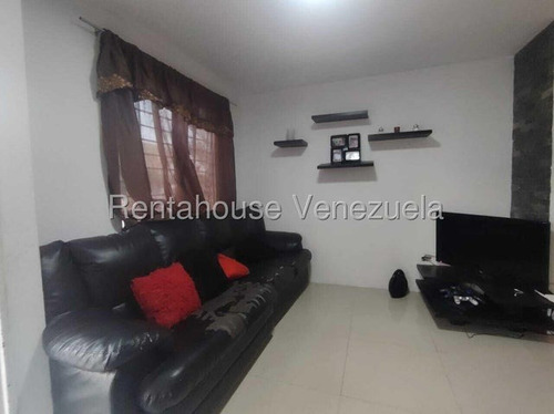 Marianny Gonzalez, Alquila Townhouse Equipado Av Ribereña Cabudare Lara