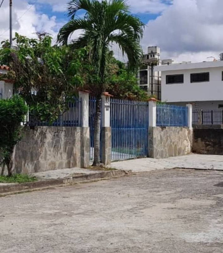 Casa  A  Remodelar, Excelente Ubicación Urb Los Naranjos