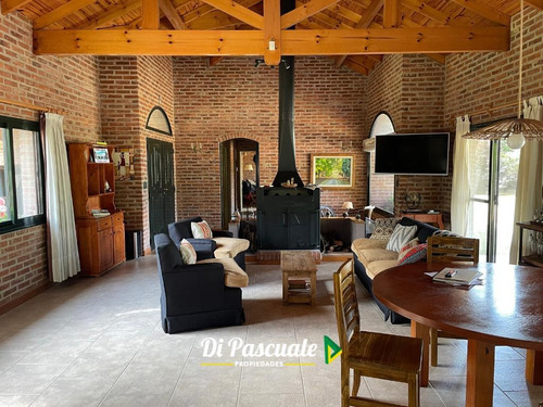 Imagen 12 de 26 de Chalet De Categoría Sobre 10.000 M2 - Chacras Los Robles De Carlos Keen