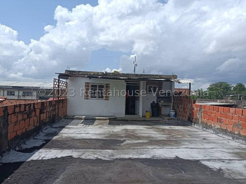 . Jv Vende Haz Realidad Tu Sueño: Casa Quinta Espaciosa Y Luminosa En Zona Cotizada, Ideal Para Disfrutar De La Tranquilidad Y La Cercanía A La Ciudad. 25-8374