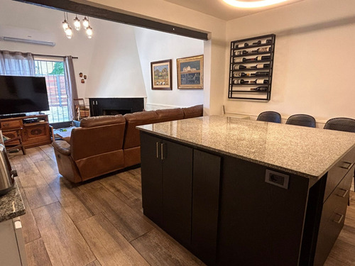 Casa Padron Unico Prox.wtc-shopping. 4-5 Dorm. 4 Baños. Cochera X 2. Estufa Leña Y Parrillero.