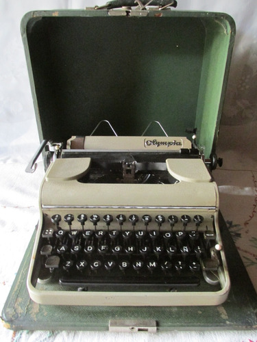 Maquina De Escribir Olympia.-