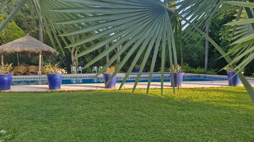 Inigualable Residencia En Venta En Jardines De Ahuatepec, Cuernavaca
