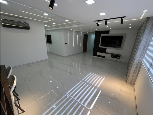 Apartamento En Venta, Res. Jade, Urb. La Soledad.