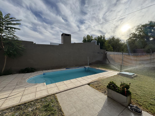 Vende Casa B° Manzanar Con Pileta
