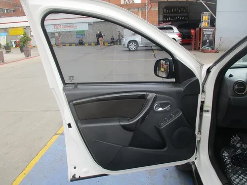 Renault Duster DYNAMIQUE 4X2 2000CC MT AA