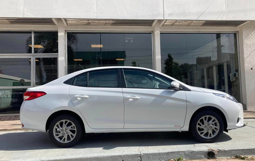 Imagen 4 de 15 de Toyota Yaris 4 Puertas 1.5 6m/t Xls 0km My2023