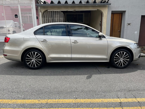 Volkswagen Jetta 2.0 Tsi Highline 4p 211 hp