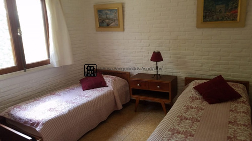 Casa Con Buenas Comodidades En Mansa A 2 Cuadras De La Playa- Ref: 1707