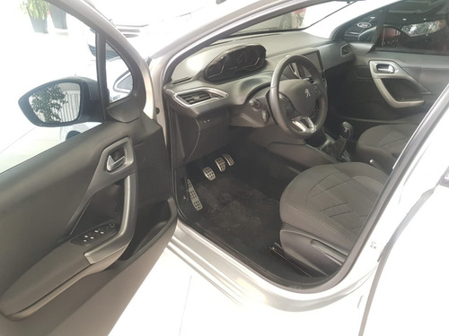 Peugeot 208 Feline 1.6 2013