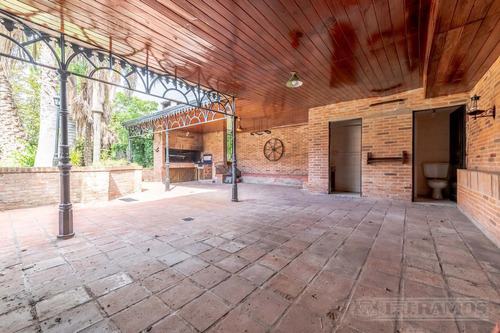 Casa Con Excelente Lote En La Horqueta, A Pocas Cuadras Del Colegio Newman.