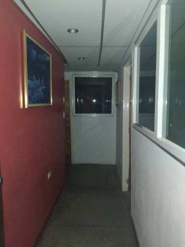 Imagen 17 de 20 de Perfecto Para Remodelar En Pleno Centro De Maracay Espacioso Apto.170 Mts2