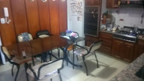 Casa En Venta - 4 Dormitorios 4 Baños - Cocheras - 303mts2 - Lanús