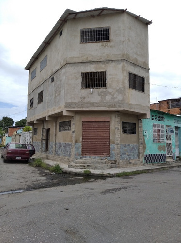 Imagen 1 de 11 de Vendo Práctico Edificio Residencial Con Un Local Comercial A Estrenar, Urb. Coromoto, Maracay.