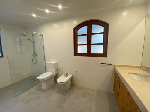 Estupenda Y Amplia Propiedad Recién Remodelada A Estrenar.