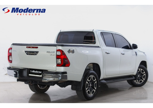 Toyota Hilux 2.8 D-4D TURBO DIESEL CD SRX 4X4 AUTOMÁTICO