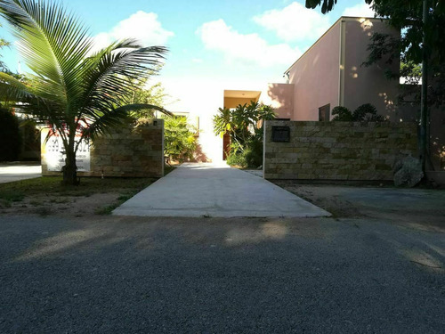 Venta De Cómoda Casa De Un Piso En Baspul