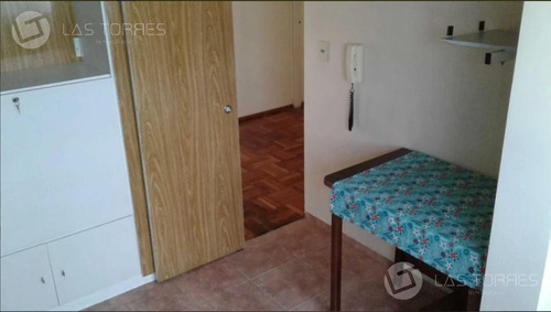 Apartamento 2 Dormitorios, Proximo A Br Artigas Y 18 De Julio