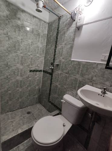 Imagen 9 de 15 de Alquiler Suite Para Estudiante O Joven Profesional, Ubicada En Sector Familiar, Cerca De Universidades, Lineas De Buses, Área De Restaurantes Y Demás Servicios.