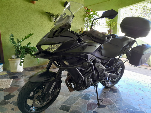 Moto Com Muitos Acessorios.