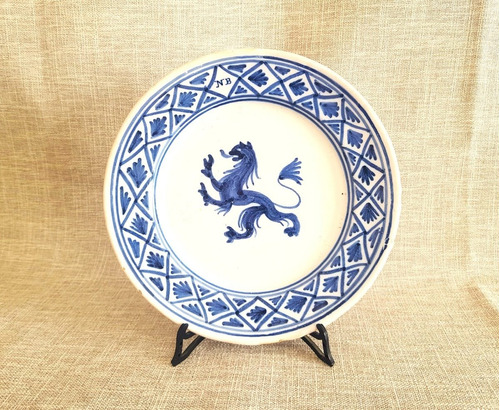 Pequeño Y Antiguo Plato Talavera Con Dragón Y Monograma