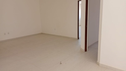 Preciosa Residencia En Misión San Jerónimo, 5 Habitaciones, Sótano, 6.5 Baños..