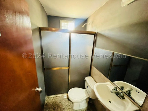 Francisco Rojas Norscia Rentahouse Vende, Galpón Industrial En Barquisimeto, En La Zona Industrial Ii, 2 4 - 2 0 7 0 4, Ideal Para Tu Empresa, Procesadora O Almacén, Llama Ya, Invierte Con Rentahouse