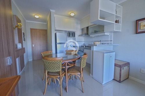Apartamento En Playa Mansa- Ref: 3763