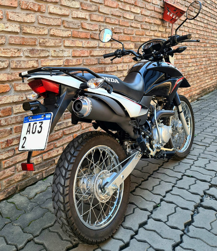 Honda Xr150l 2017 Color Negro En Exelente Estado.