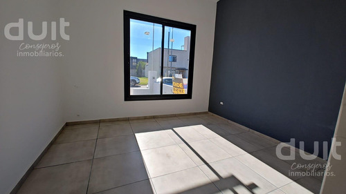 Duplex De 2 Dormitorios En Colinas De Manantiales. Entrega Inmediata!