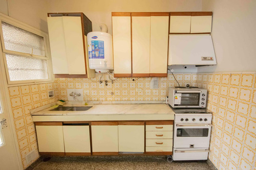 Departamento De 3 Ambientes Dependencia Apto Profesional En Alquiler, En Martínez.