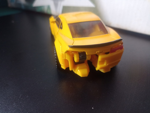 Transformers Bumblebee Premier Deluxe Edition (Usado)