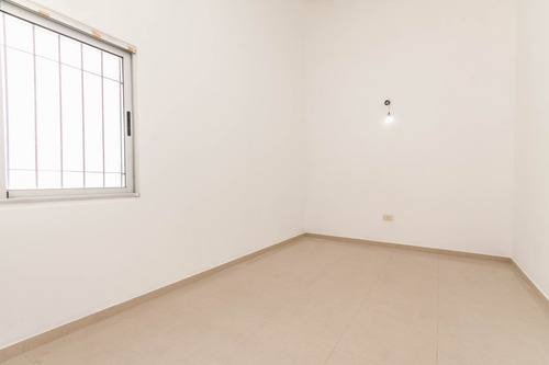 Depto. Tipo Casa 3 Amb. En Lanús Centro
