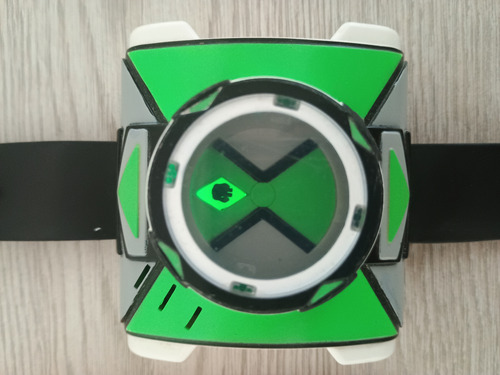 Reloj Ben 10 Omnitrix Deluxe (luz Y Sonido) Ben Tenynson Blanco (Usado)