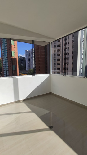 Se Alquila Apartamento A Estrenar En La Urb. Las Chimeneas, Res Montecarlo. Keivis V