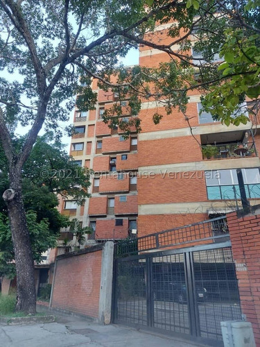 Bellísimo Apartamento Remodelo En Venta Chuao Caracas 22-2428