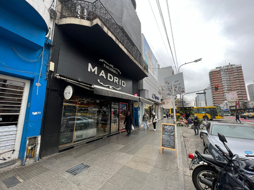 Belgrano / Gran Panadería Y Bar Av. Cabildo Casi Congreso