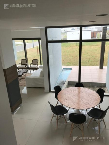 Imagen 6 de 15 de Casa En Araucarias