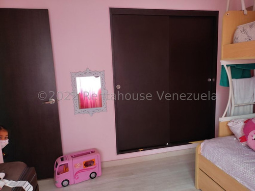 Imagen 8 de 8 de Apartamento Venta La Urbina Mls 22-18460 Excelente Oportunidad Apartamento Remodelado 100 % Pisos De Madera Flotante, Moderna Cocina Con Multiples Gabinetes